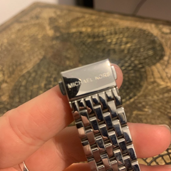 Michael Kors Women’s watch main image 3